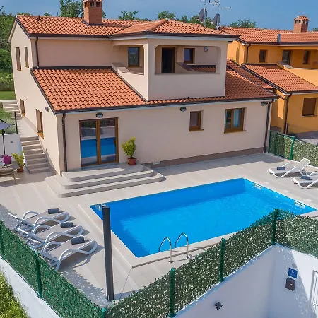 Cozy In Zbandaj With Swimming Pool Villa Radmani