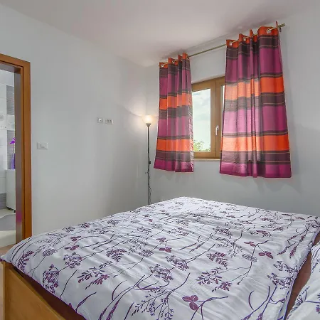 Villa Cozy In Zbandaj With Swimming Pool