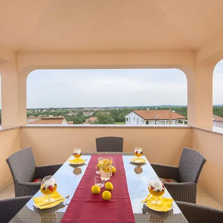 Вилла Cozy In Zbandaj With Swimming Pool